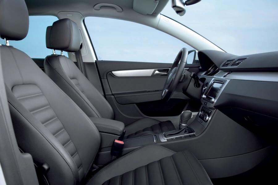  Volkswagen Passat Variant 2010 года  (фото 17 из 31)